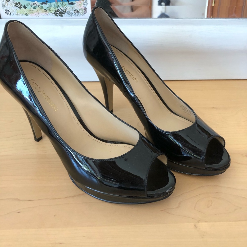 Gorgeous Black Peep Toe Pumps😍